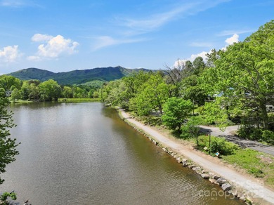 Beautifully furnished 3BR/2BA ranch ideally located within on Black Mountain Golf Course in North Carolina - for sale on GolfHomes.com, golf home, golf lot