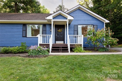 Beautifully furnished 3BR/2BA ranch ideally located within on Black Mountain Golf Course in North Carolina - for sale on GolfHomes.com, golf home, golf lot