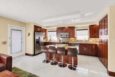 KINGS POINT--ACTIVE ADULT COMMUNITY (55+). Welcome to 185 on Kings Point Golf -Flanders Way in Florida - for sale on GolfHomes.com, golf home, golf lot