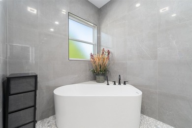 BOND PAID! Gorgeous Sanibel Premier Golf Front, Pool Home in on The Links of Spruce Creek in Florida - for sale on GolfHomes.com, golf home, golf lot