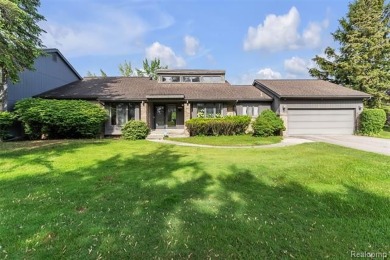 Don't miss out on this end unit condo featuring TWO bedrooms and on Shenandoah Country Club in Michigan - for sale on GolfHomes.com, golf home, golf lot