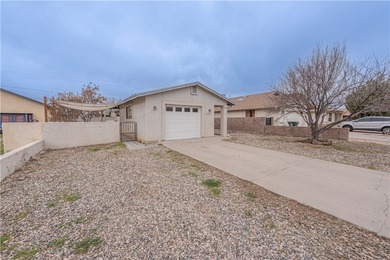Charming 2 Bedroom Home in the Heart of Kingman! Welcome home to on Cerbat Cliffs Golf Course in Arizona - for sale on GolfHomes.com, golf home, golf lot