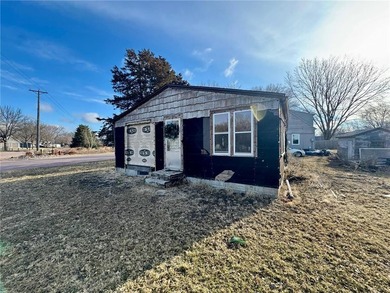 Investor Opportunity! Handyman Special with Great Potential-This on Redwood Falls Golf Club in Minnesota - for sale on GolfHomes.com, golf home, golf lot