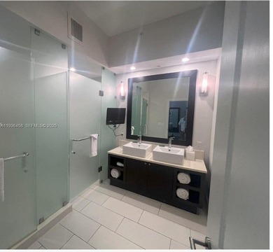 Beautifully appointed, fully furnished deluxe 1-bedroom / 2-bath on Doral Golf Resort in Florida - for sale on GolfHomes.com, golf home, golf lot