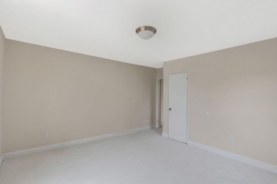 Fully renovated two-bedroom, one-bathroom end unit with elevator on Forest Park Golf Course in New York - for sale on GolfHomes.com, golf home, golf lot