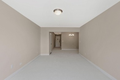 Fully renovated two-bedroom, one-bathroom end unit with elevator on Forest Park Golf Course in New York - for sale on GolfHomes.com, golf home, golf lot