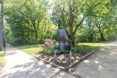 Fully renovated two-bedroom, one-bathroom end unit with elevator on Forest Park Golf Course in New York - for sale on GolfHomes.com, golf home, golf lot