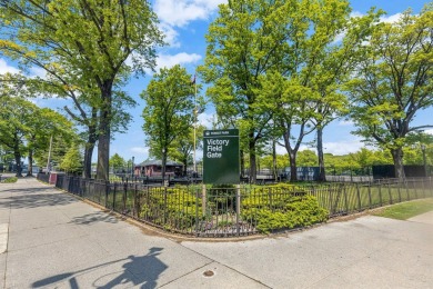 Fully renovated two-bedroom, one-bathroom end unit with elevator on Forest Park Golf Course in New York - for sale on GolfHomes.com, golf home, golf lot