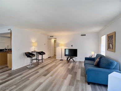 Newly renovated townhome with attached garage - Las Vegas Strip on Las Vegas Country Club in Nevada - for sale on GolfHomes.com, golf home, golf lot