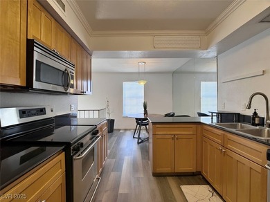 Newly renovated townhome with attached garage - Las Vegas Strip on Las Vegas Country Club in Nevada - for sale on GolfHomes.com, golf home, golf lot