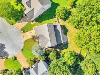 Welcome home to this well maintained, one-owner home situated on on Gettysvue Country Club in Tennessee - for sale on GolfHomes.com, golf home, golf lot