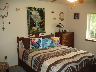 (351/PB) Cherry! Best describes this 3-bedroom, 2-bath home on on Prentice Golf Club in Wisconsin - for sale on GolfHomes.com, golf home, golf lot
