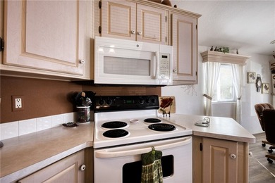 Move in ready and fully furnished 1 bed with 2 full baths! Home on Riverview Golf Course in Arizona - for sale on GolfHomes.com, golf home, golf lot