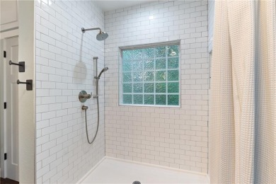 A BEAUTIFUL UPDATED 4BED/3 FULL BATH HOME.  2 LIVING AREAS / 2 on Bella Vista - Metfield Golf Complex and Country Club in Arkansas - for sale on GolfHomes.com, golf home, golf lot