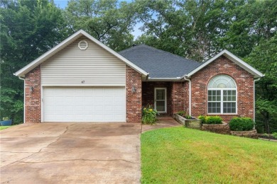 A BEAUTIFUL UPDATED 4BED/3 FULL BATH HOME.  2 LIVING AREAS / 2 on Bella Vista - Metfield Golf Complex and Country Club in Arkansas - for sale on GolfHomes.com, golf home, golf lot