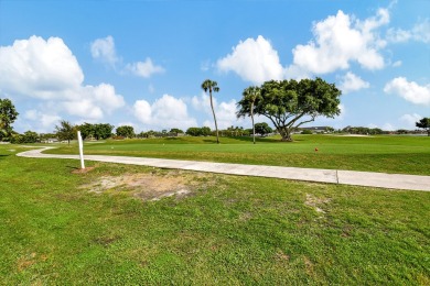 UPDATED AND CHARMING FIRST FLOOR 1/ 1.5   ON THE GOLF COURSE!! on Kings Point Golf - Executive in Florida - for sale on GolfHomes.com, golf home, golf lot