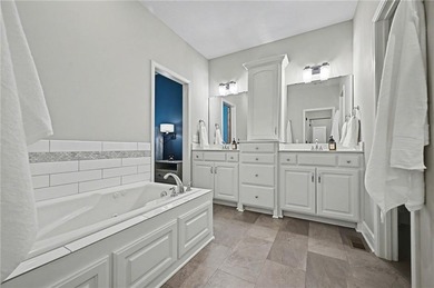 Located in the desirable Rollins Landing neighborhood, this home on Paradise Pointe Golf Complex in Missouri - for sale on GolfHomes.com, golf home, golf lot