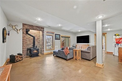 Located in the desirable Rollins Landing neighborhood, this home on Paradise Pointe Golf Complex in Missouri - for sale on GolfHomes.com, golf home, golf lot