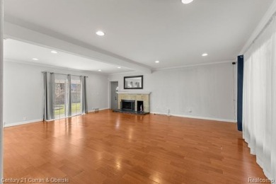 **WOW**2100+ SQ FT ABSOLUTELY BEAUTIFUL 4 BEDROOM, 2 AND A HALF on Lochmoor Club in Michigan - for sale on GolfHomes.com, golf home, golf lot