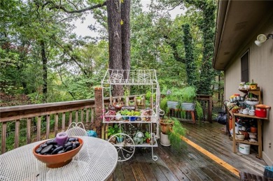 Adorable and cozy meets easy access. This quiet street is just a on Bella Vista Country Club - Kingswood in Arkansas - for sale on GolfHomes.com, golf home, golf lot