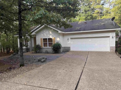 Discover comfort and convenience in this beautiful 3-bedroom on Coronado Golf Course in Arkansas - for sale on GolfHomes.com, golf home, golf lot