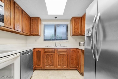 Fresh and Clean! 2 bedroom END unit on the 4th floor with great on The Landings Yacht, Golf and Tennis Club in Florida - for sale on GolfHomes.com, golf home, golf lot