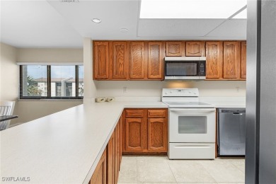 Fresh and Clean! 2 bedroom END unit on the 4th floor with great on The Landings Yacht, Golf and Tennis Club in Florida - for sale on GolfHomes.com, golf home, golf lot