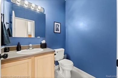 This beautiful 2-bedroom condo in Southfield offers an array of on Evergreen Hills Golf Course in Michigan - for sale on GolfHomes.com, golf home, golf lot