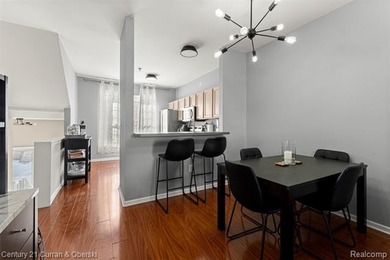 This beautiful 2-bedroom condo in Southfield offers an array of on Evergreen Hills Golf Course in Michigan - for sale on GolfHomes.com, golf home, golf lot