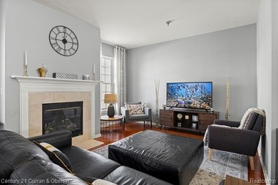 This beautiful 2-bedroom condo in Southfield offers an array of on Evergreen Hills Golf Course in Michigan - for sale on GolfHomes.com, golf home, golf lot