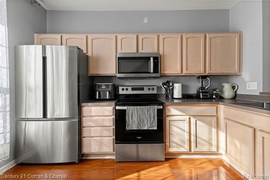 This beautiful 2-bedroom condo in Southfield offers an array of on Evergreen Hills Golf Course in Michigan - for sale on GolfHomes.com, golf home, golf lot