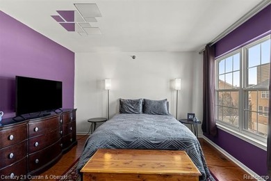 This beautiful 2-bedroom condo in Southfield offers an array of on Evergreen Hills Golf Course in Michigan - for sale on GolfHomes.com, golf home, golf lot