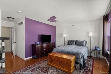 This beautiful 2-bedroom condo in Southfield offers an array of on Evergreen Hills Golf Course in Michigan - for sale on GolfHomes.com, golf home, golf lot