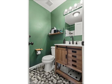 This beautiful 2-bedroom condo in Southfield offers an array of on Evergreen Hills Golf Course in Michigan - for sale on GolfHomes.com, golf home, golf lot