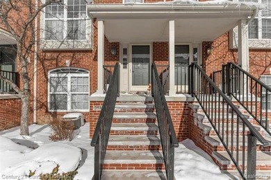 This beautiful 2-bedroom condo in Southfield offers an array of on Evergreen Hills Golf Course in Michigan - for sale on GolfHomes.com, golf home, golf lot