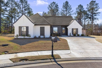 Like-new 3-bedroom, 2-bath home in Pinehurst of Lake Caroline on Lake Caroline Golf Club in Mississippi - for sale on GolfHomes.com, golf home, golf lot