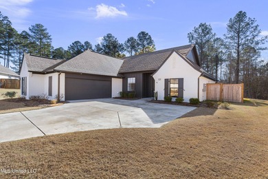 Like-new 3-bedroom, 2-bath home in Pinehurst of Lake Caroline on Lake Caroline Golf Club in Mississippi - for sale on GolfHomes.com, golf home, golf lot
