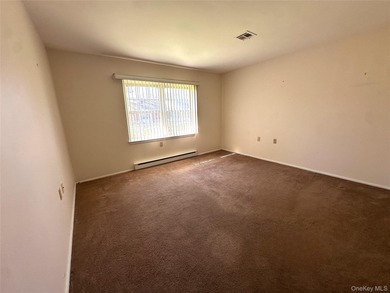 Welcome to this Baronet model that features two spacious on Leisure Village Golf Course in New York - for sale on GolfHomes.com, golf home, golf lot