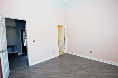 Investor Special or Perfect Starter Home Near the Golf Course! on Bright Leaf Golf Course in Kentucky - for sale on GolfHomes.com, golf home, golf lot