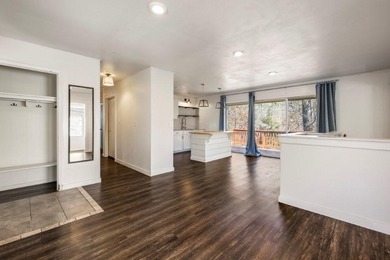 Charming opportunity on the Tweety Bird Bike Trail! Located in on Bella Vista Country Club - Scottsdale in Arkansas - for sale on GolfHomes.com, golf home, golf lot