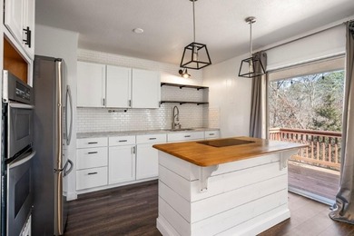 Charming opportunity on the Tweety Bird Bike Trail! Located in on Bella Vista Country Club - Scottsdale in Arkansas - for sale on GolfHomes.com, golf home, golf lot