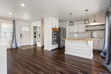 Charming opportunity on the Tweety Bird Bike Trail! Located in on Bella Vista Country Club - Scottsdale in Arkansas - for sale on GolfHomes.com, golf home, golf lot