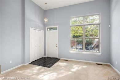 Welcome Home to Farmington Hills Living! This stylish 2-bedroom on Glen Oaks Golf Course in Michigan - for sale on GolfHomes.com, golf home, golf lot