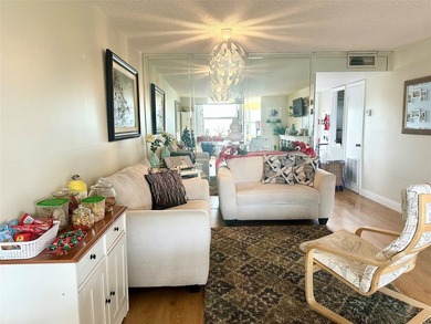 Sunrise Lakes Phase 3. A 55+Community. 1 Bed, 1.5 BathEnjoy on Sunrise Lakes Phase III in Florida - for sale on GolfHomes.com, golf home, golf lot