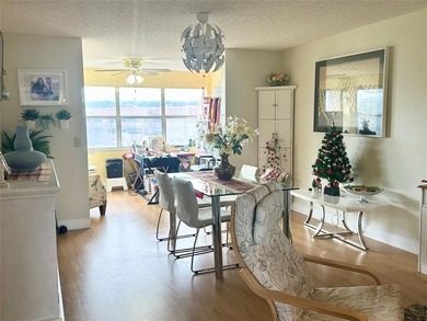 Sunrise Lakes Phase 3. A 55+Community.  1 Bed, 1.5 Bath
Enjoy on Sunrise Lakes Phase III in Florida - for sale on GolfHomes.com, golf home, golf lot