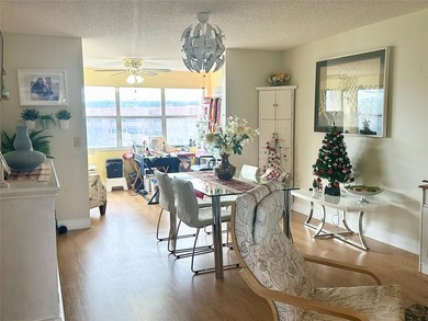 Sunrise Lakes Phase 3. A 55+Community. 1 Bed, 1.5 BathEnjoy on Sunrise Lakes Phase III in Florida - for sale on GolfHomes.com, golf home, golf lot