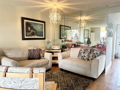 Sunrise Lakes Phase 3. A 55+Community.  1 Bed, 1.5 Bath
Enjoy on Sunrise Lakes Phase III in Florida - for sale on GolfHomes.com, golf home, golf lot