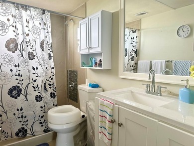 Sunrise Lakes Phase 3. A 55+Community. 1 Bed, 1.5 BathEnjoy on Sunrise Lakes Phase III in Florida - for sale on GolfHomes.com, golf home, golf lot