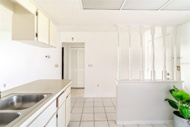 Charming 2-bed/2-bath Condo with Florida Room in Hudson! on Beacon Woods Golf Club in Florida - for sale on GolfHomes.com, golf home, golf lot