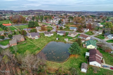 Above average 3 bedroom, 2 and a half bath home on a quiet dead on Silver Lake Golf Course in Tennessee - for sale on GolfHomes.com, golf home, golf lot